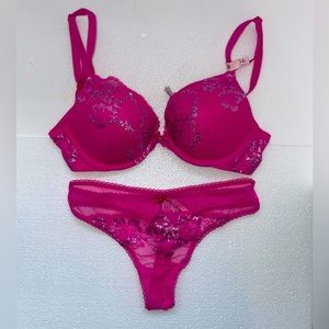 NWT Victoria’s Secret Pink Lace & Mesh Push-up Bra & Thong Set